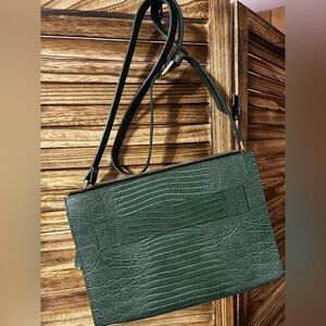Elegant Green Leather Crocodile-Embossed Women's Bag